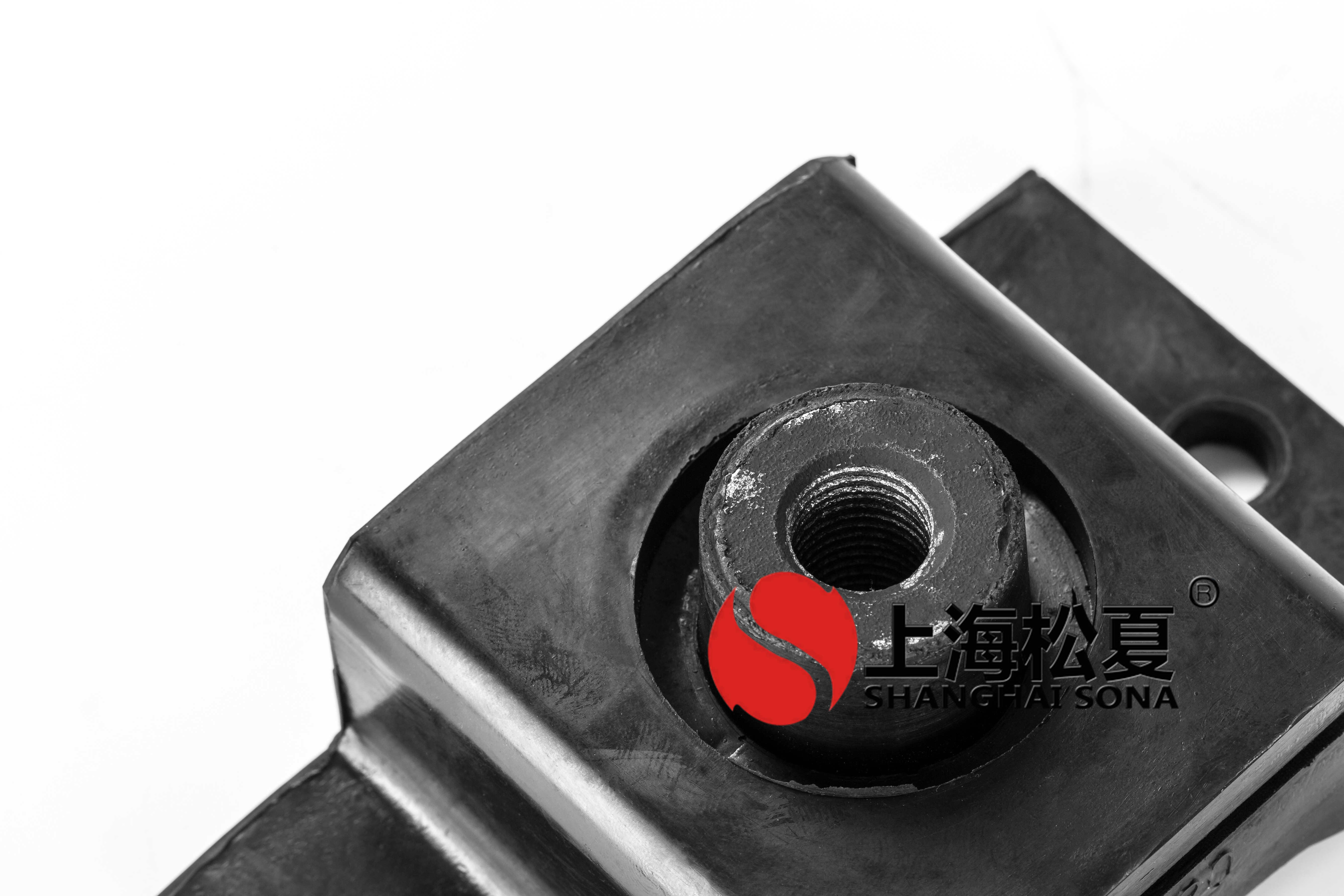<a href='http://www.0580rencai.cn' target='_blank'><u>橡膠減震器</u></a>細(xì)節(jié)處實(shí)拍圖